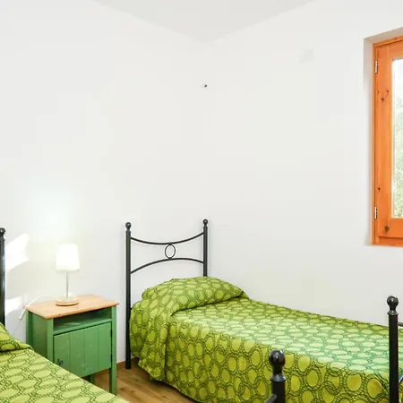 Cozy In Santa Maria Del Focall With Kitchen Holiday home Santa Maria Del Focallo